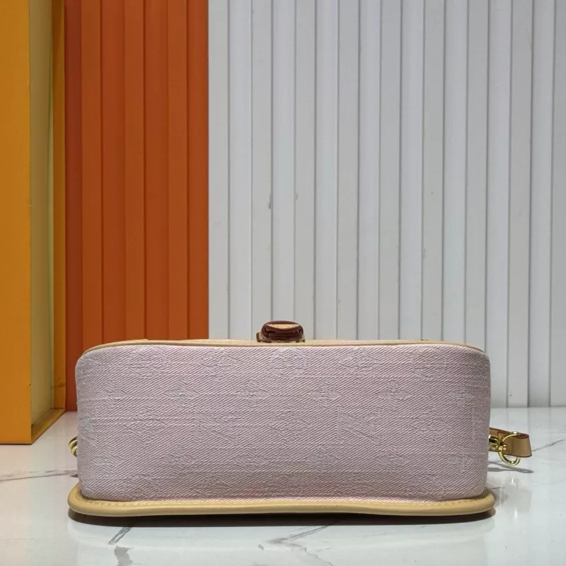 Breathable 6314 Louis Vuitton AAA Quality Messenger Bags For Women