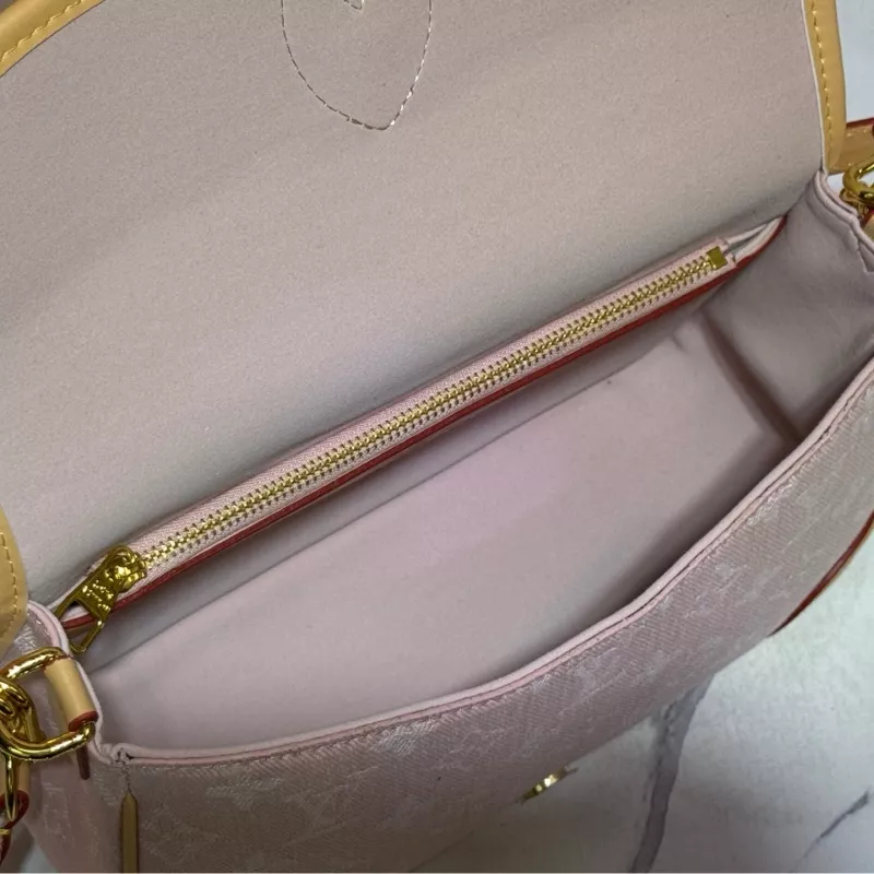 Breathable 6314 Louis Vuitton AAA Quality Messenger Bags For Women