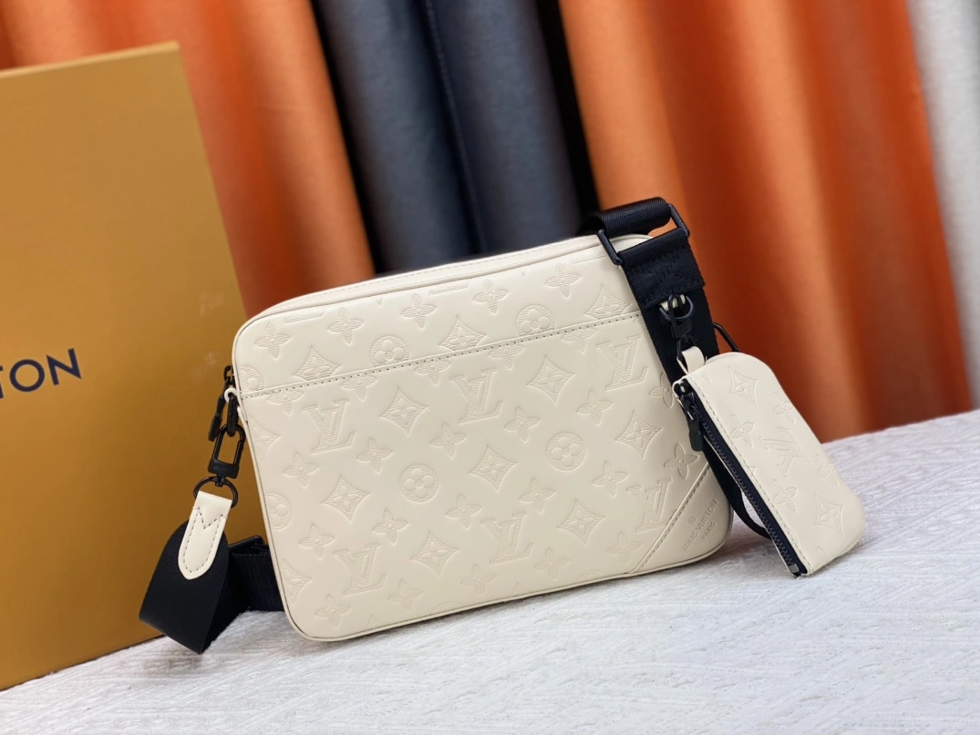 Breathable 6497 Louis Vuitton AAA Man Messenger Bags