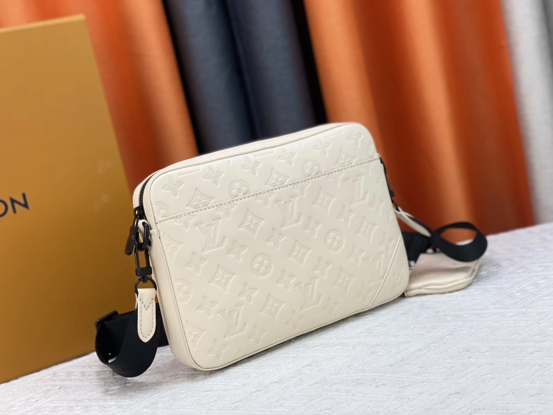 Breathable 6497 Louis Vuitton AAA Man Messenger Bags