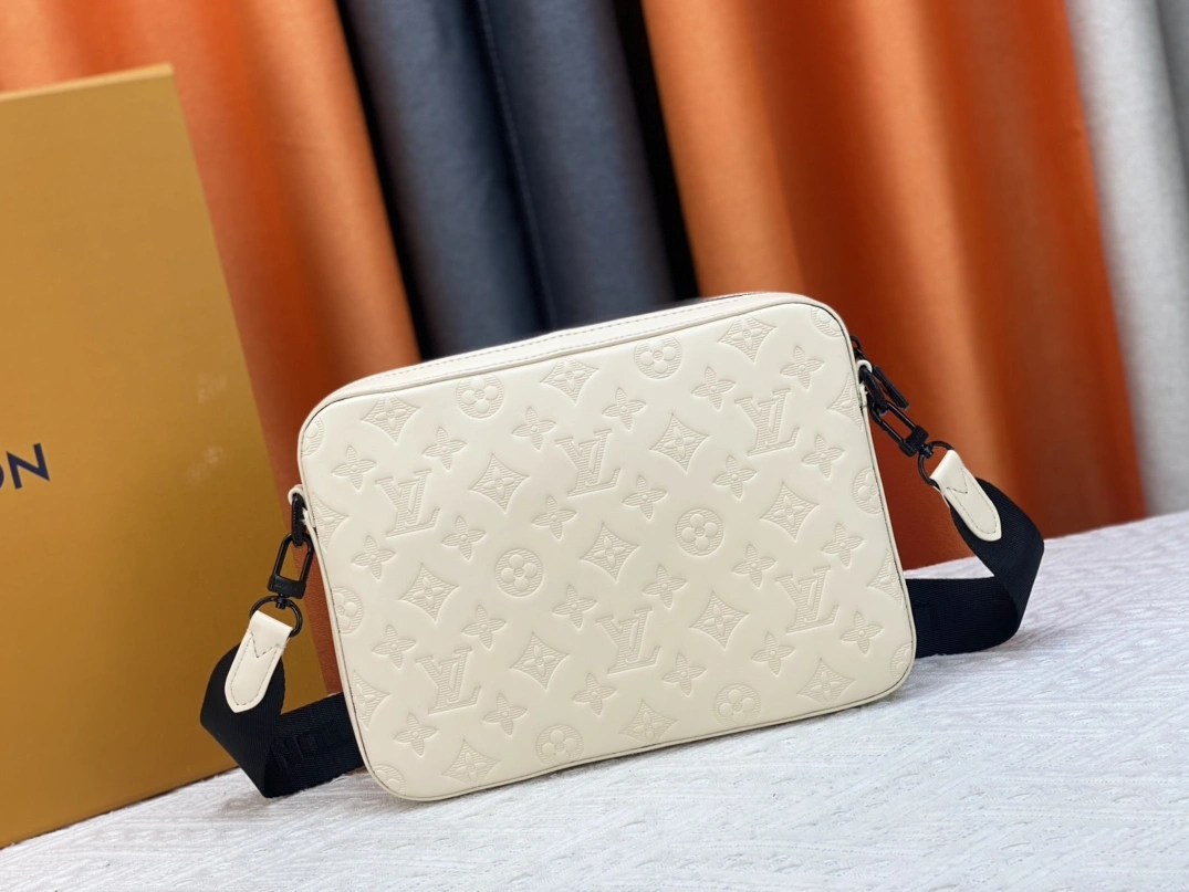 Breathable 6497 Louis Vuitton AAA Man Messenger Bags