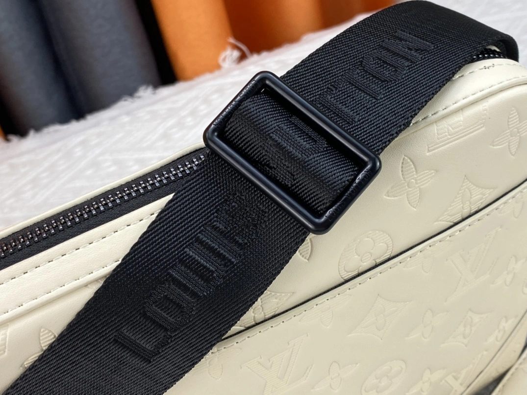 Breathable 6497 Louis Vuitton AAA Man Messenger Bags