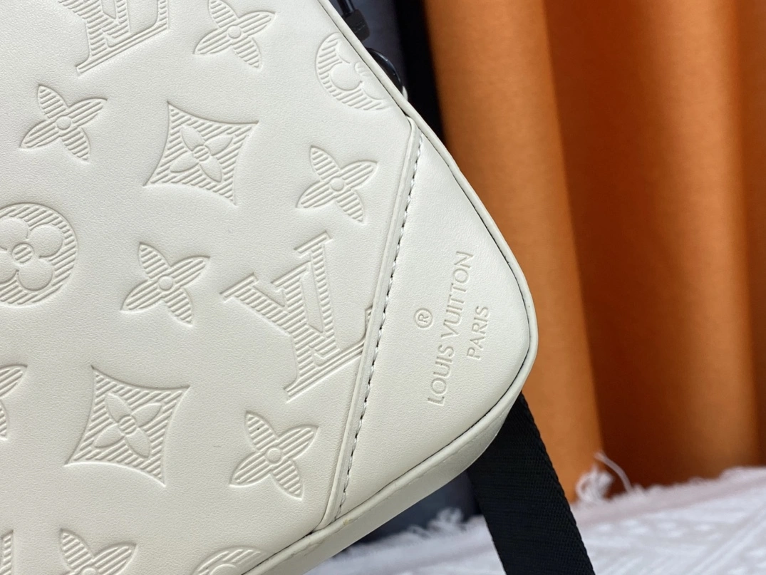 Breathable 6497 Louis Vuitton AAA Man Messenger Bags