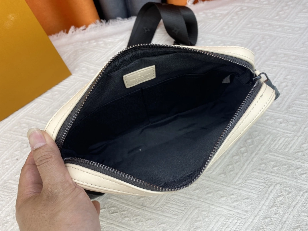 Breathable 6497 Louis Vuitton AAA Man Messenger Bags