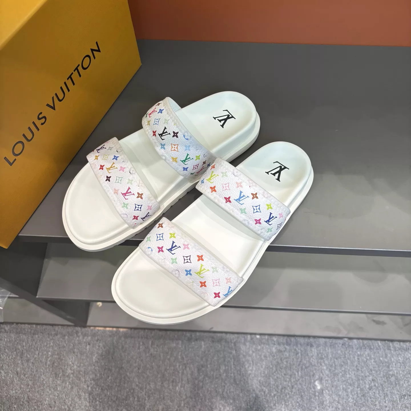 Breathable 654 Louis Vuitton Slippers For Men