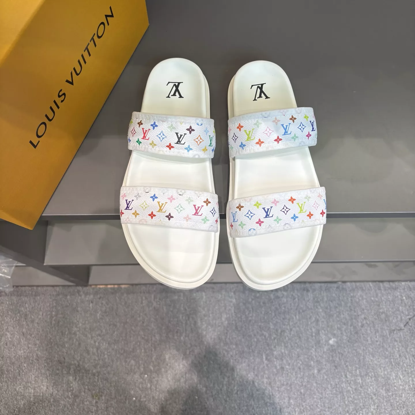 Breathable 654 Louis Vuitton Slippers For Men