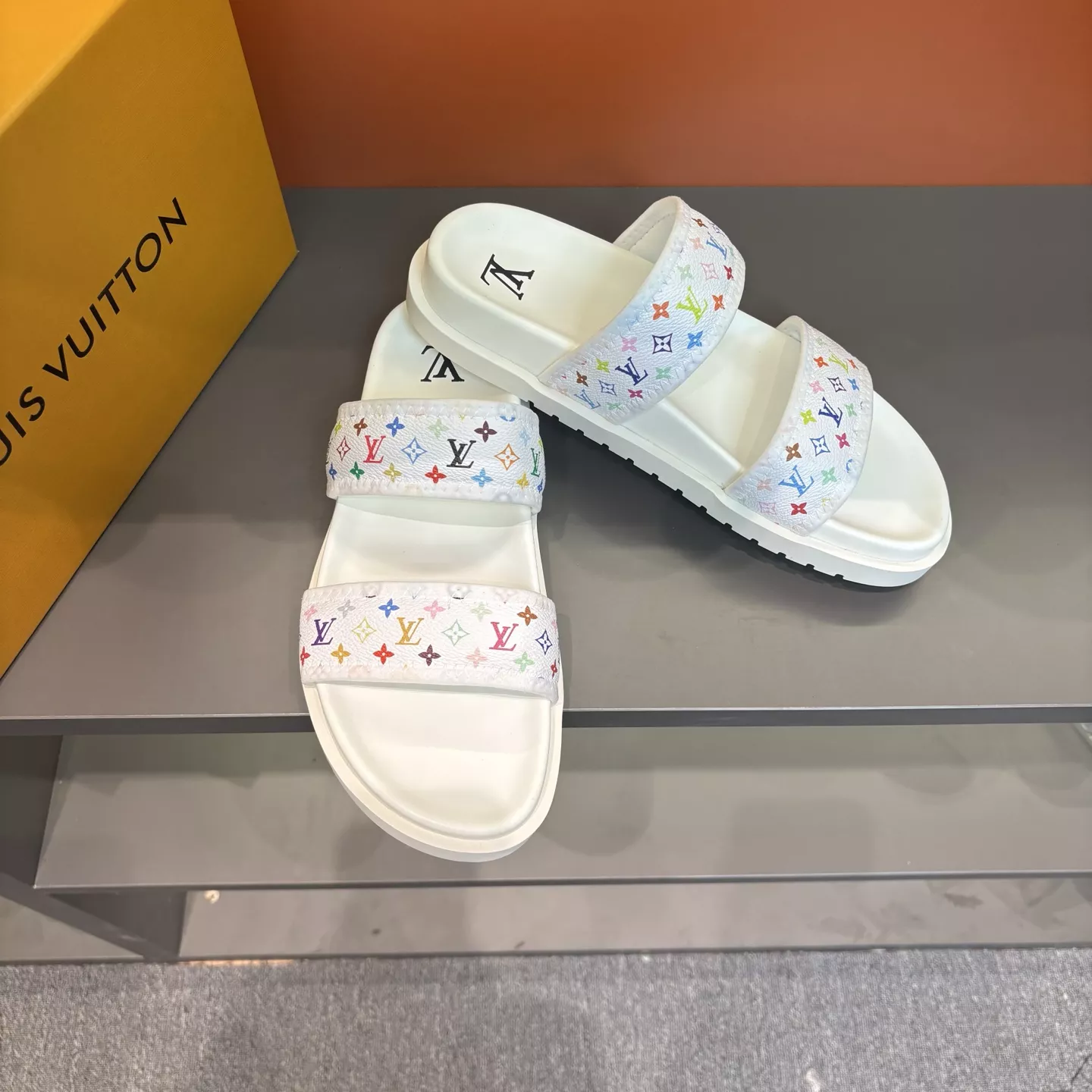Breathable 654 Louis Vuitton Slippers For Men