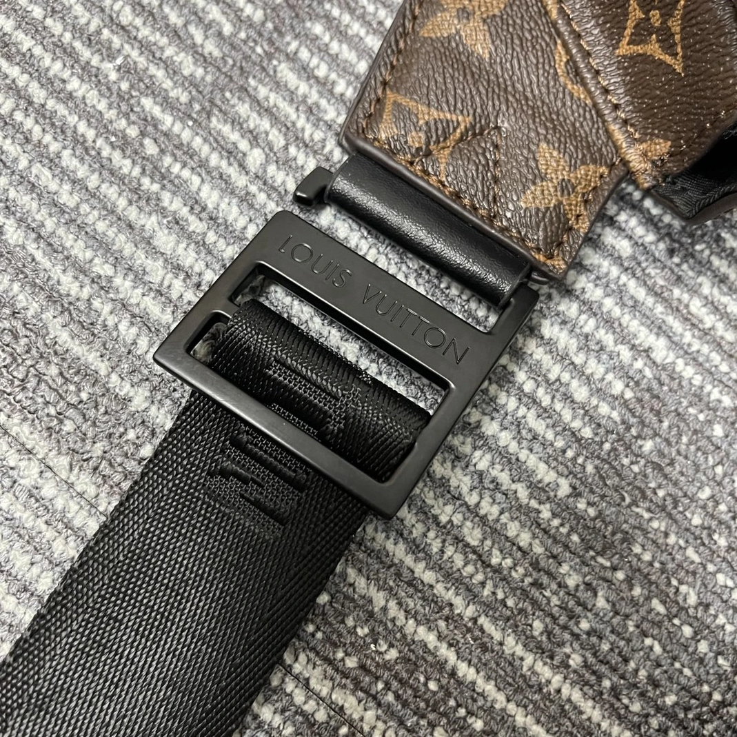 Breathable 6580 Louis Vuitton LV AAA Quality Belt Bags