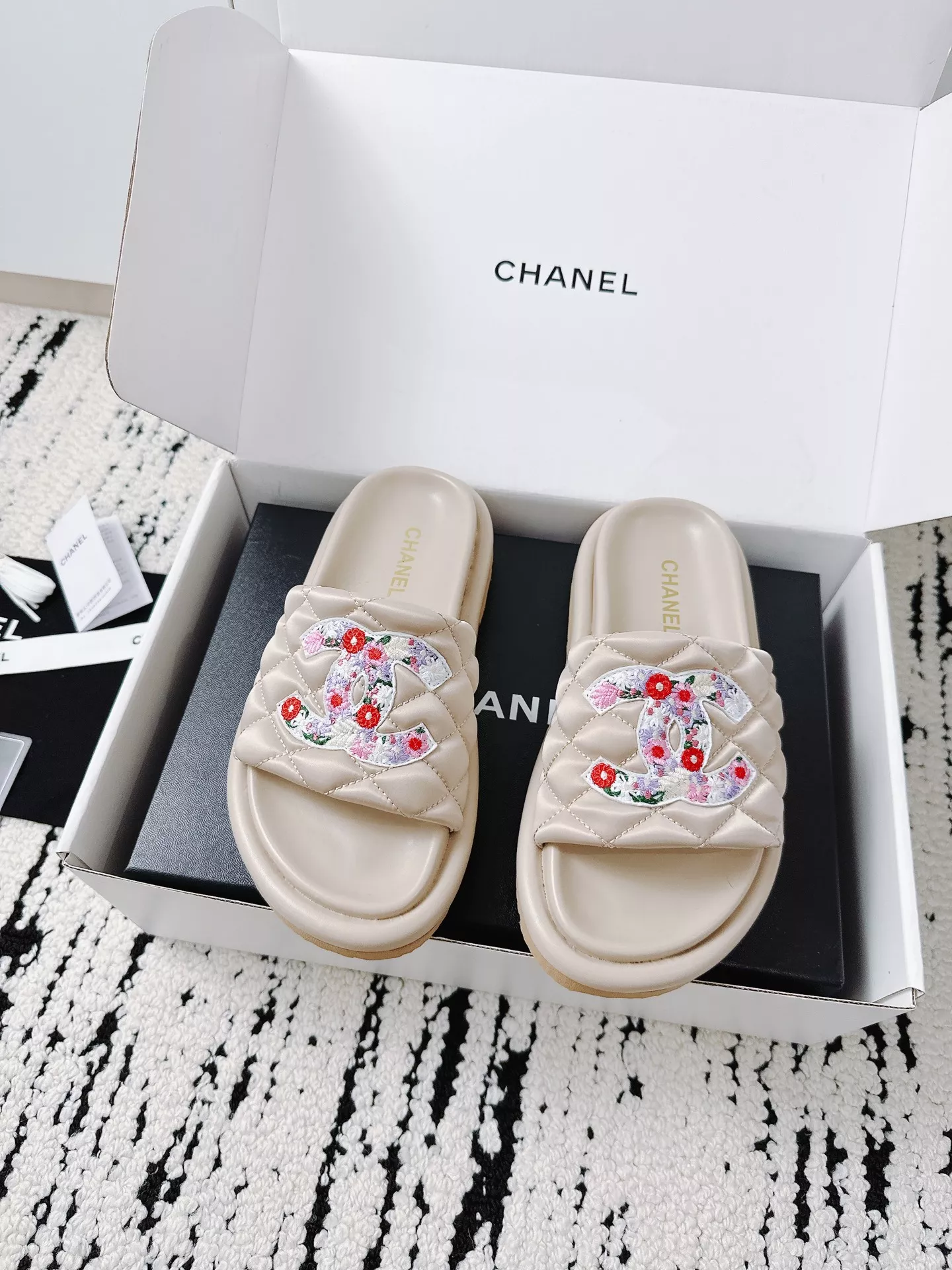 Breathable 6581 Chanel Slippers For Women