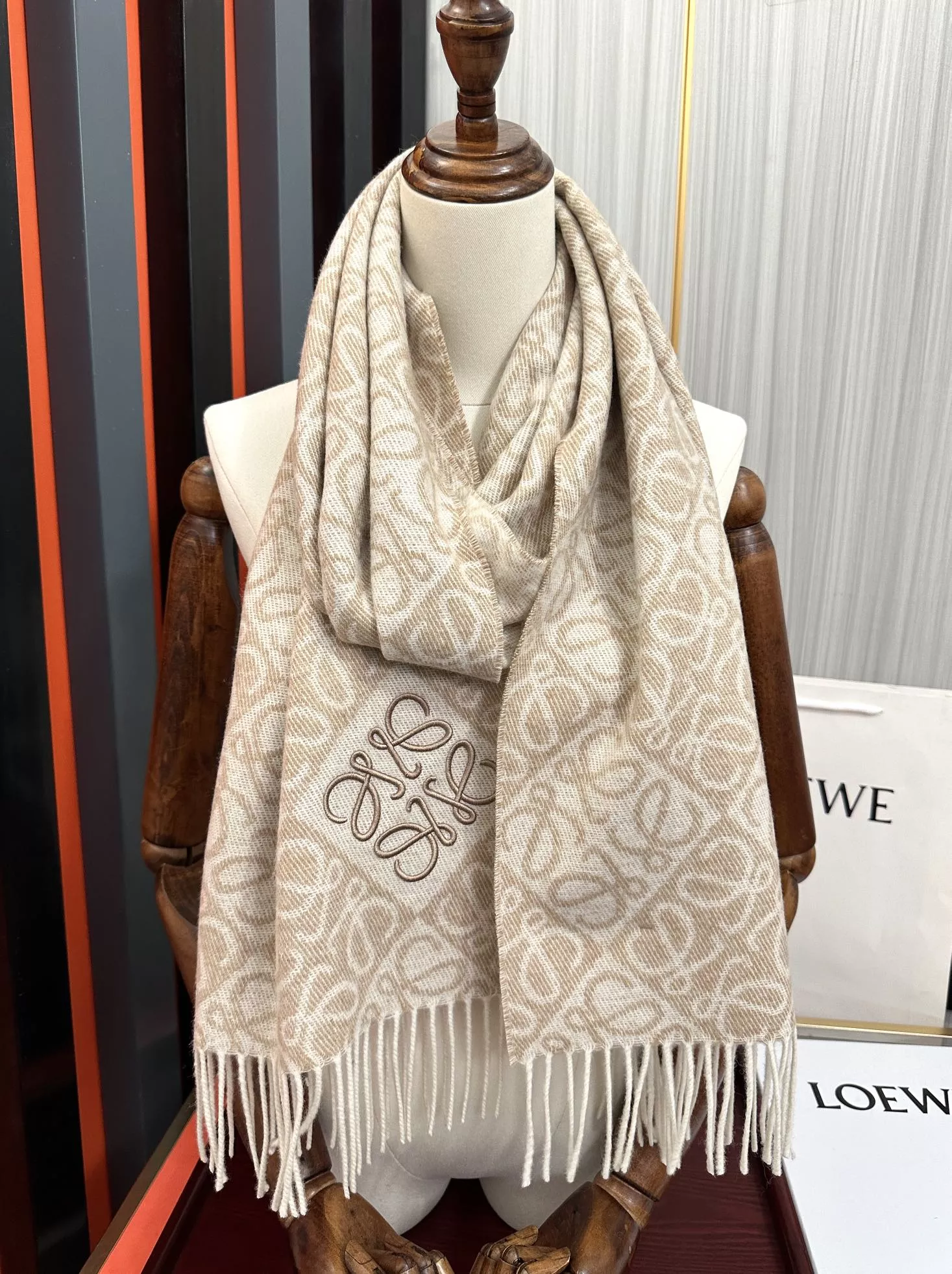 Breathable 6902 LOEWE Scarf For Unisex