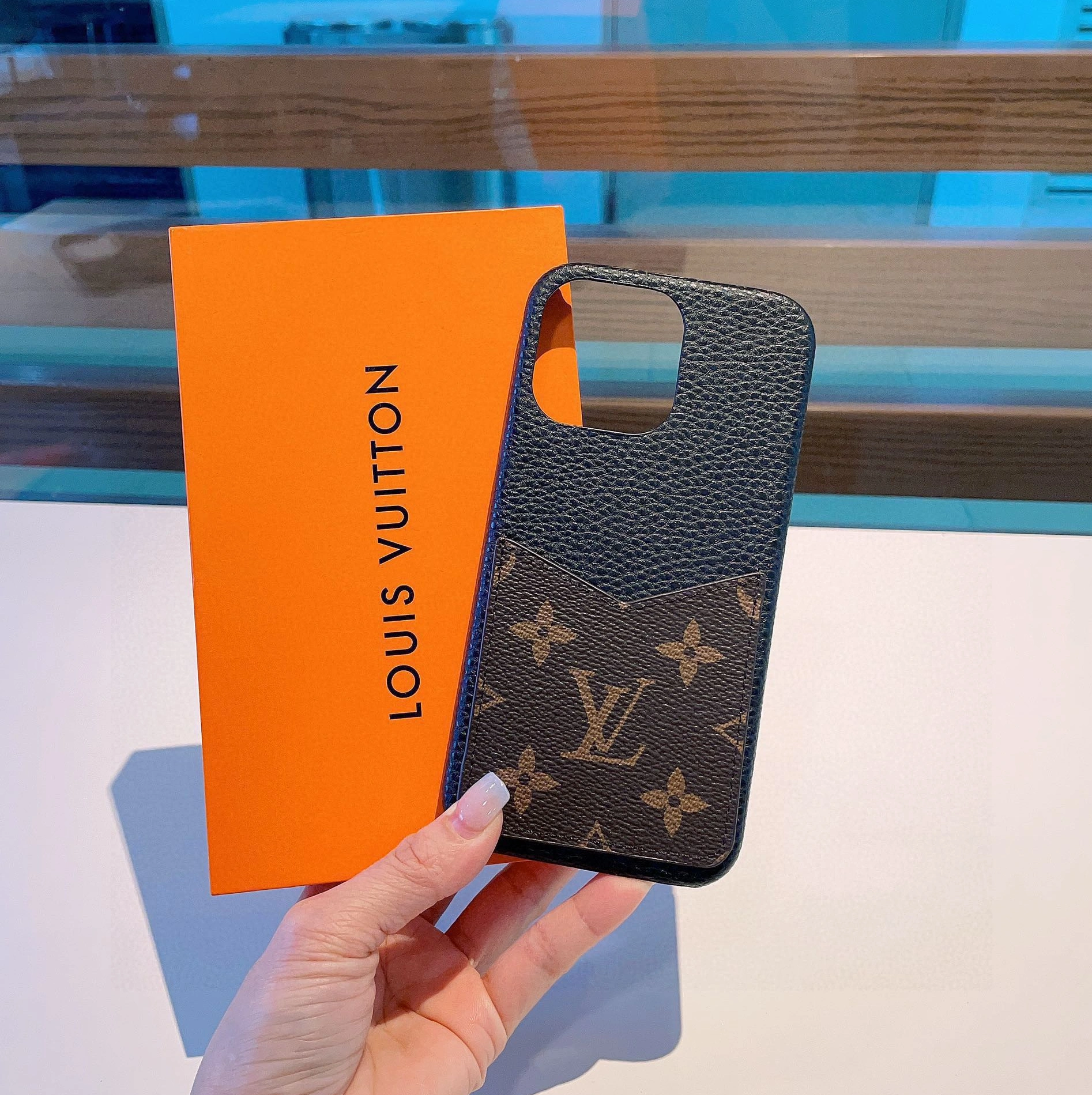 Breathable 7014 Louis Vuitton LV iPhone Case