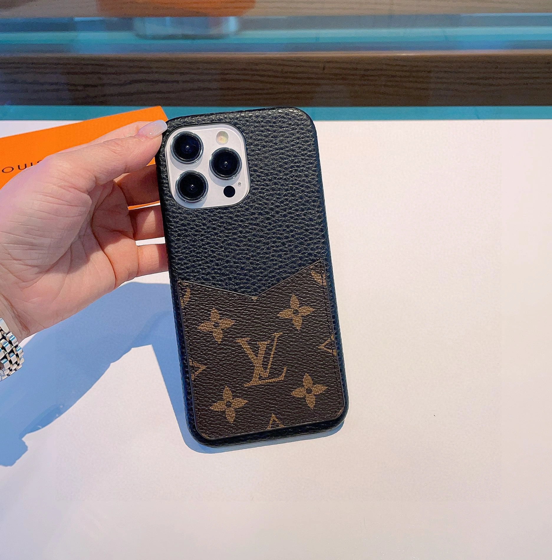 Breathable 7014 Louis Vuitton LV iPhone Case