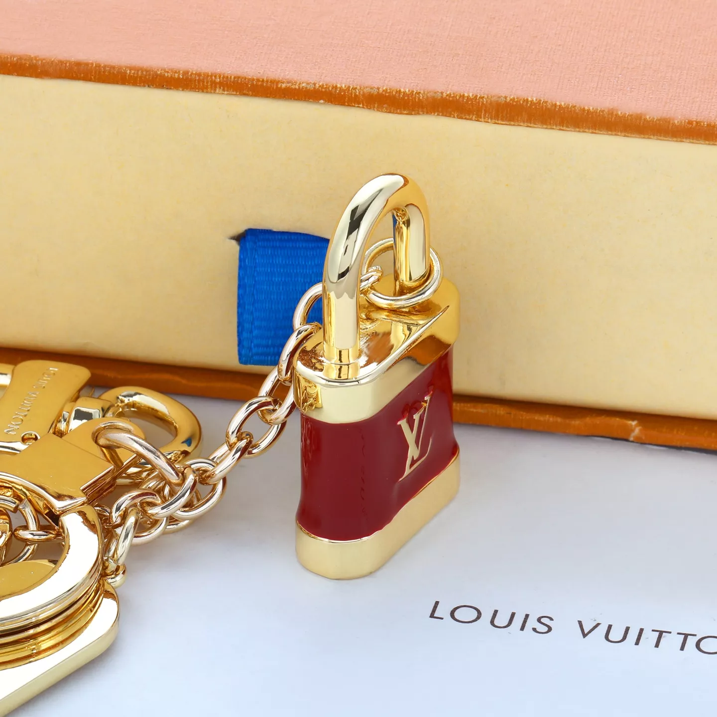 Breathable 7052 Louis Vuitton LV Key Holder And Bag Buckle