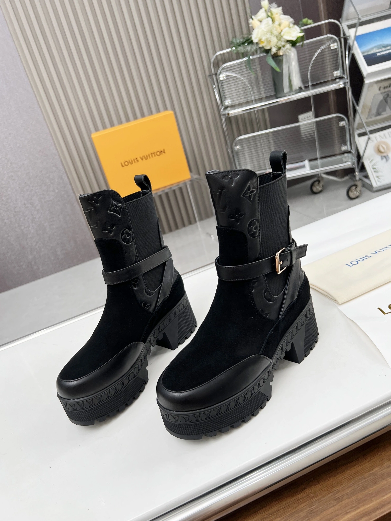 Breathable 7227 Louis Vuitton Boots For Women