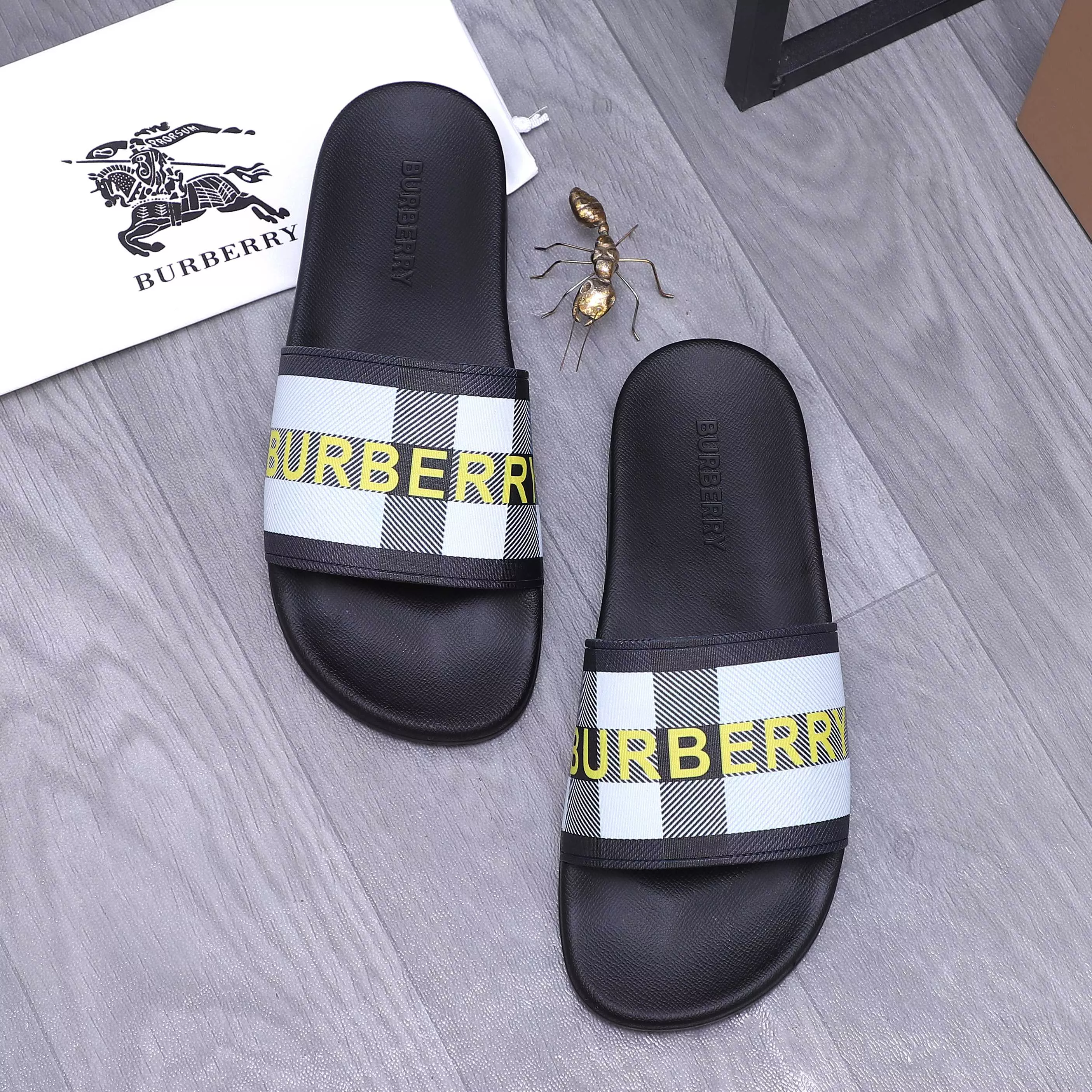 Breathable 7260 Burberry Slippers For Men