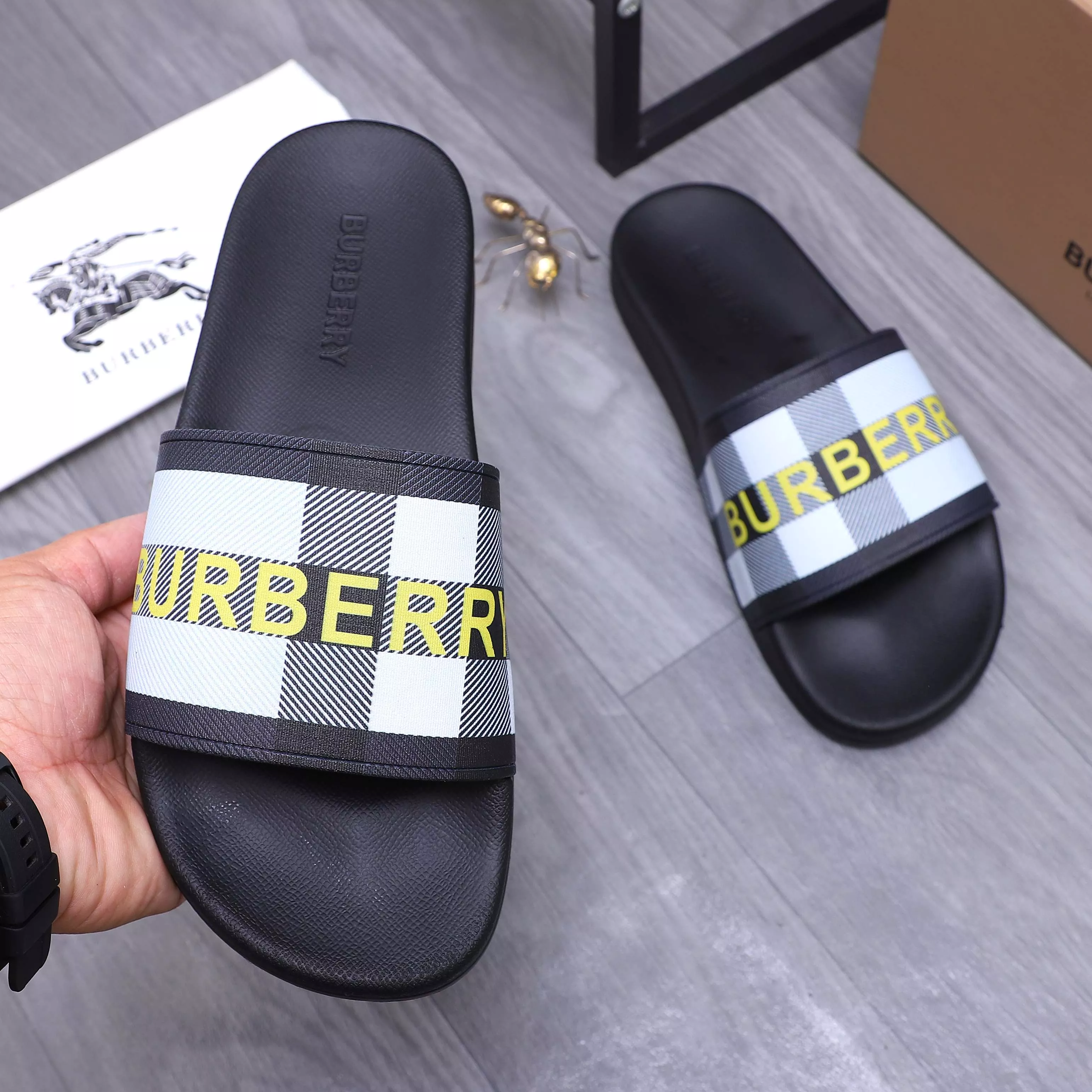 Breathable 7260 Burberry Slippers For Men