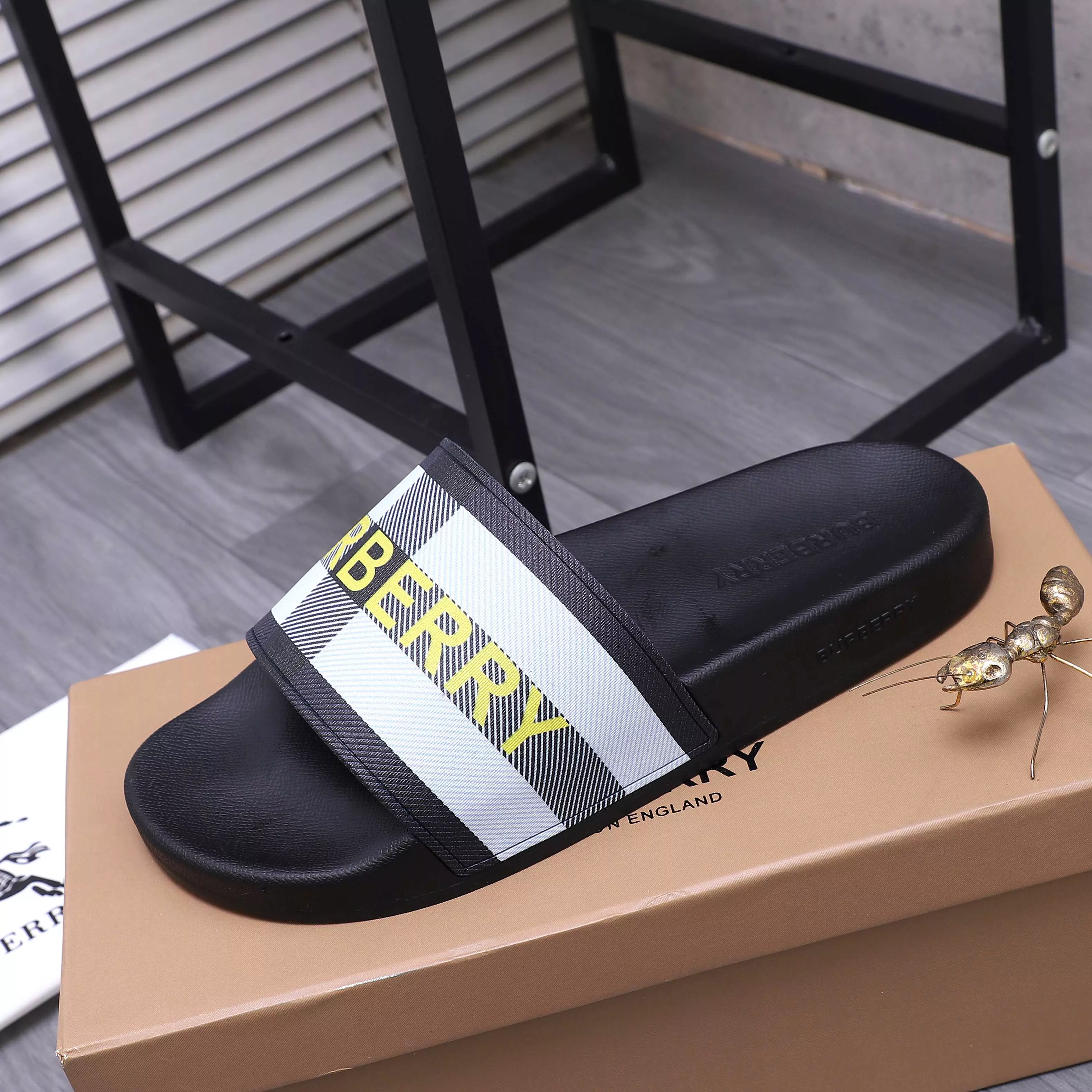Breathable 7260 Burberry Slippers For Men