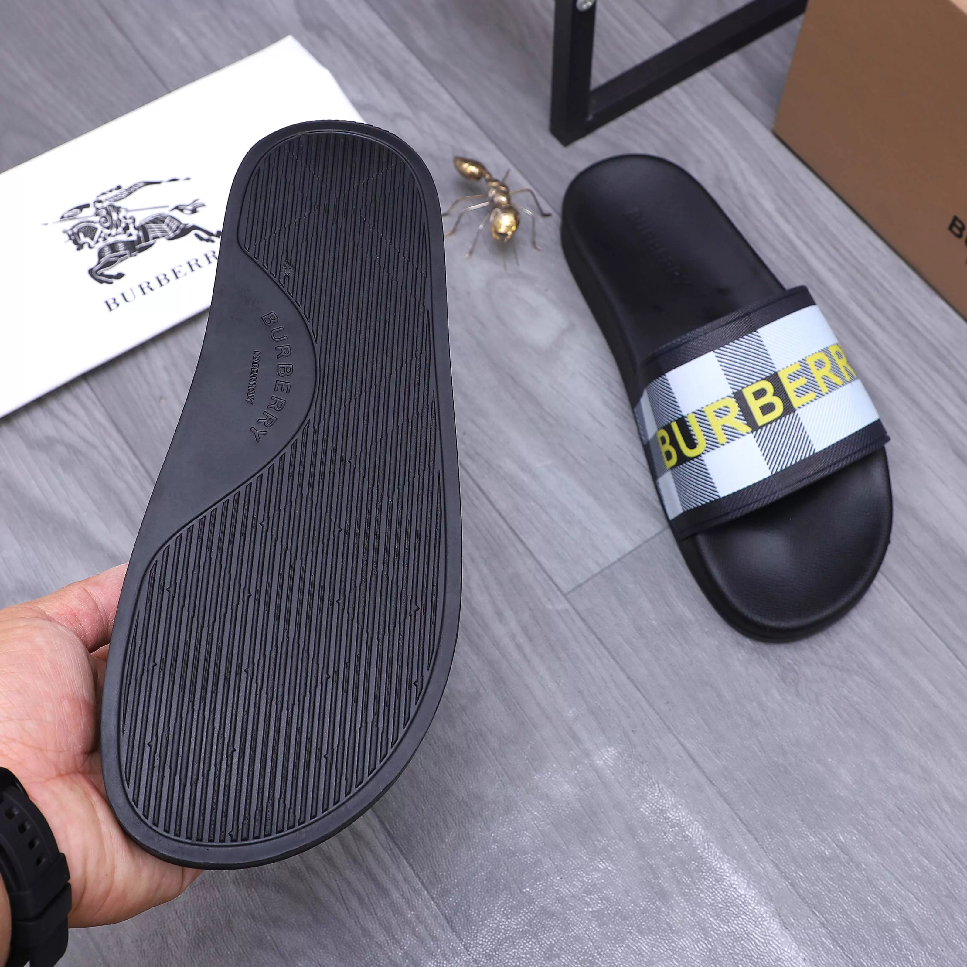 Breathable 7260 Burberry Slippers For Men