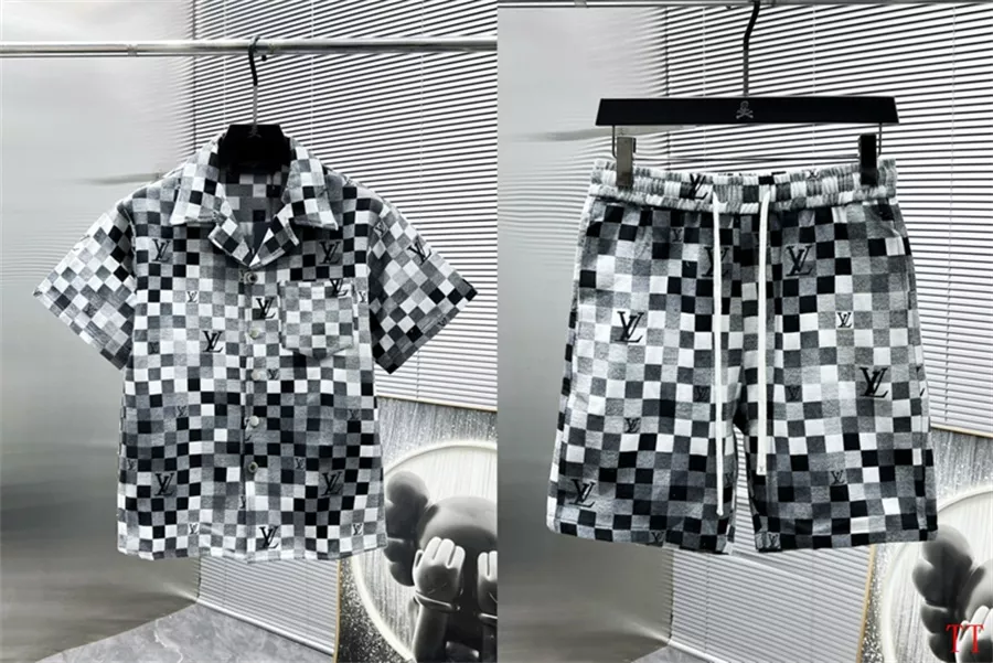 Breathable 7270 Louis Vuitton LV Tracksuits Short Sleeved For Men