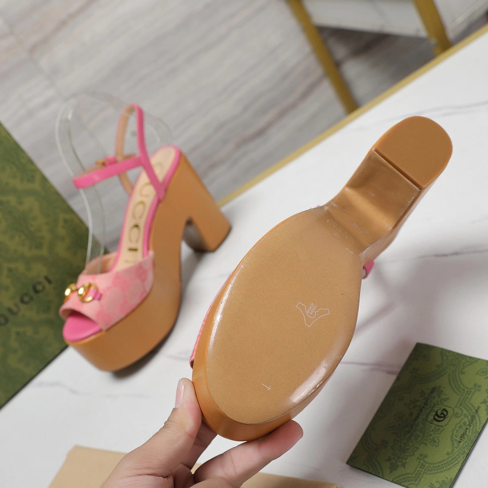 Breathable 7412 Gucci Sandal For Women