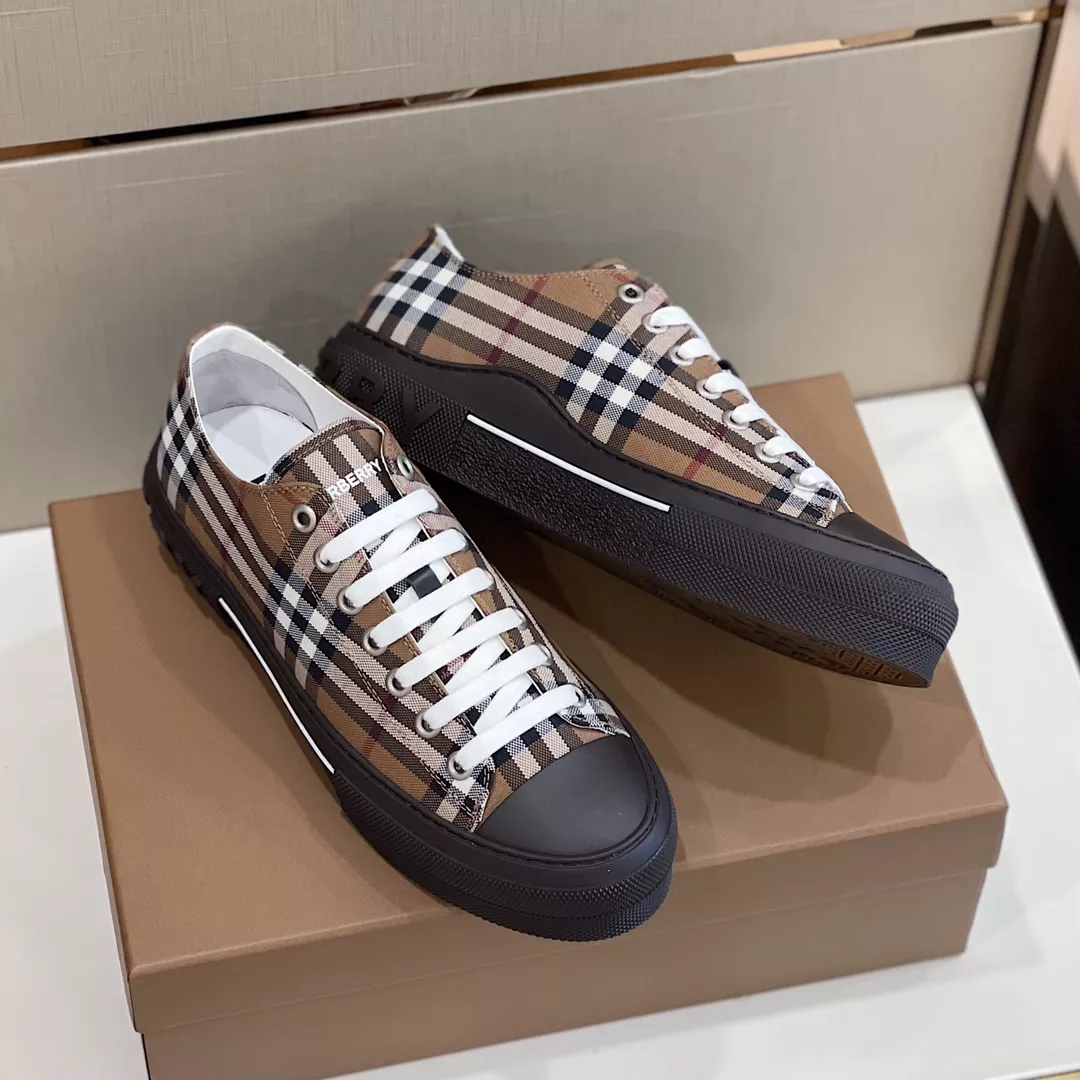 Breathable 7581 Burberry Casual Shoes For Men