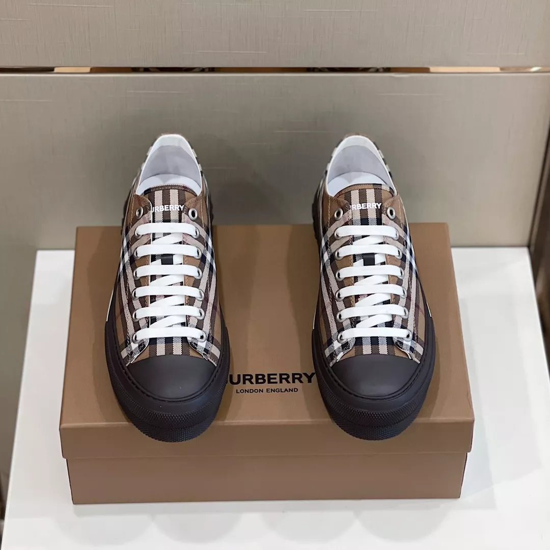 Breathable 7581 Burberry Casual Shoes For Men