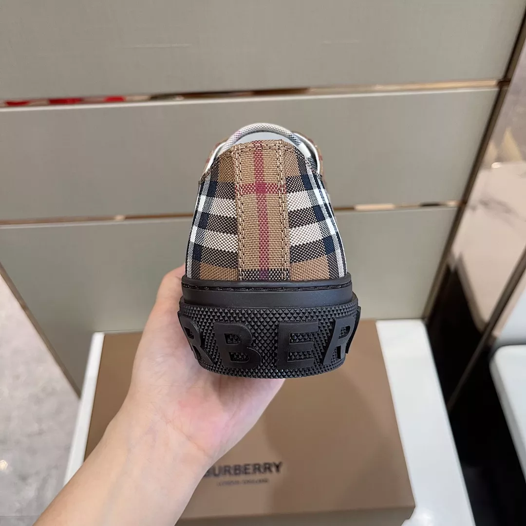 Breathable 7581 Burberry Casual Shoes For Men