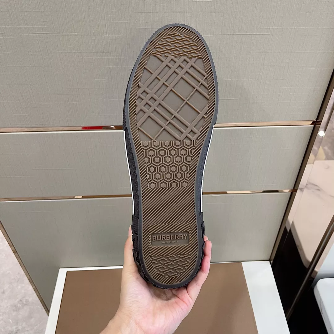 Breathable 7581 Burberry Casual Shoes For Men