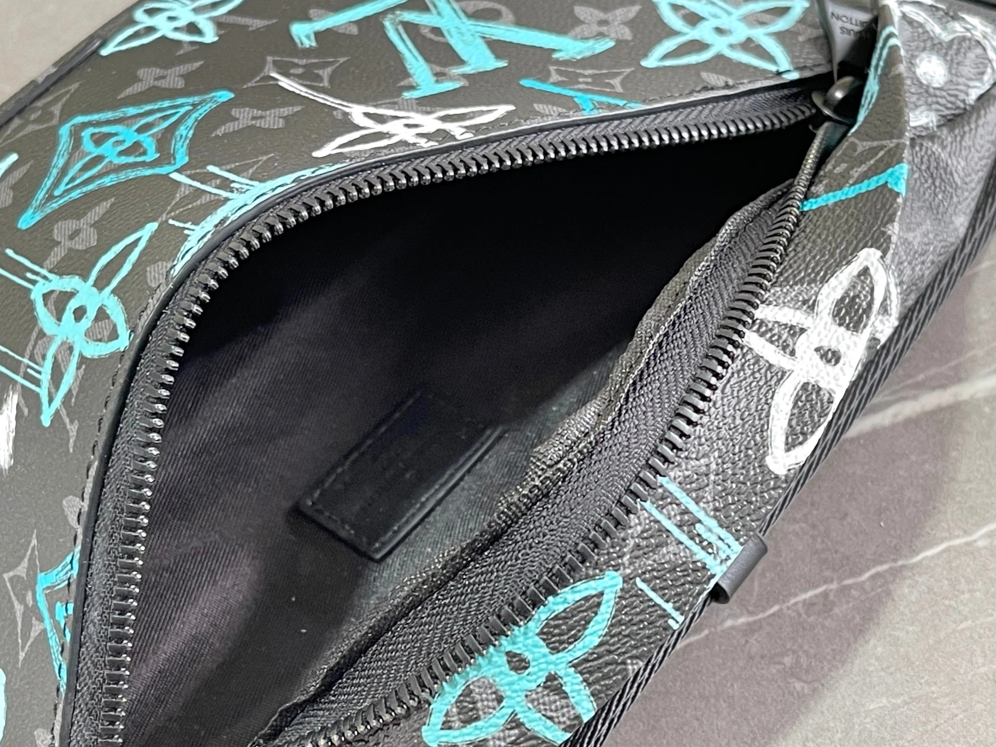 Breathable 7603 Louis Vuitton LV AAA Quality Belt Bags