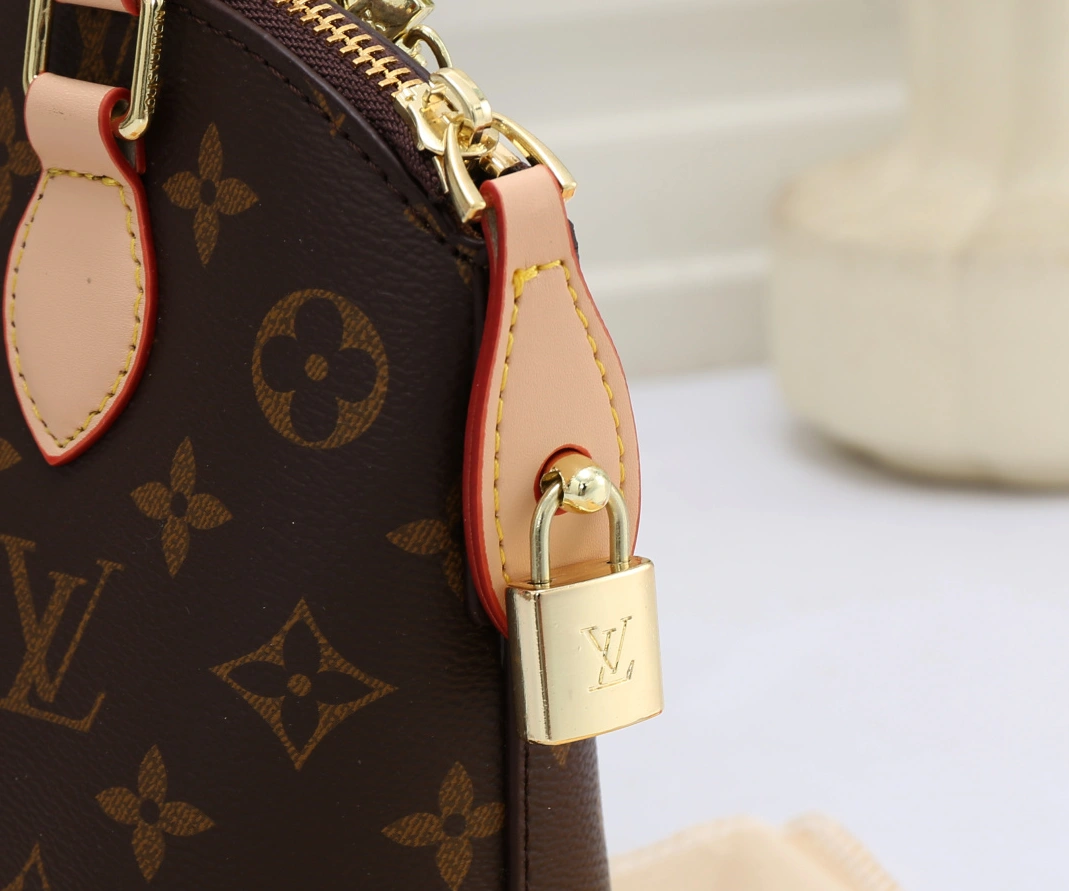 Breathable 7765 Louis Vuitton HandBags For Women