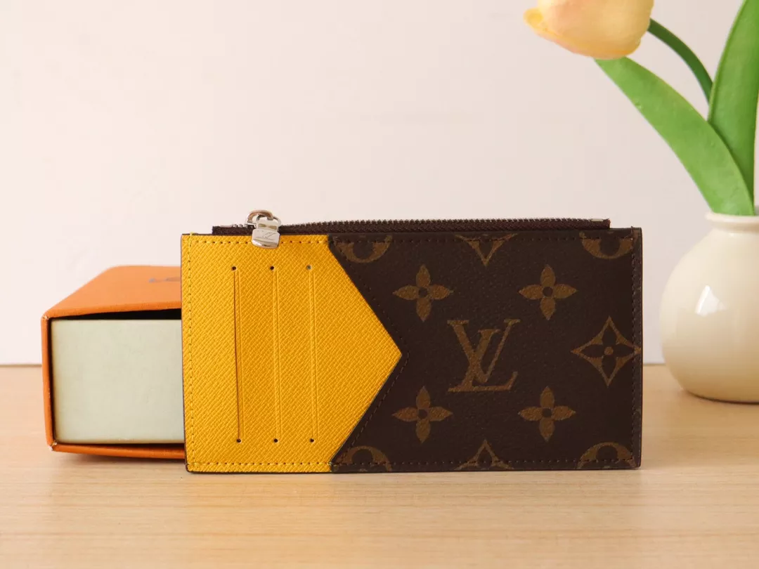 Breathable 7795 Louis Vuitton LV Card Case