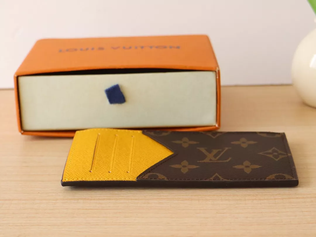 Breathable 7795 Louis Vuitton LV Card Case