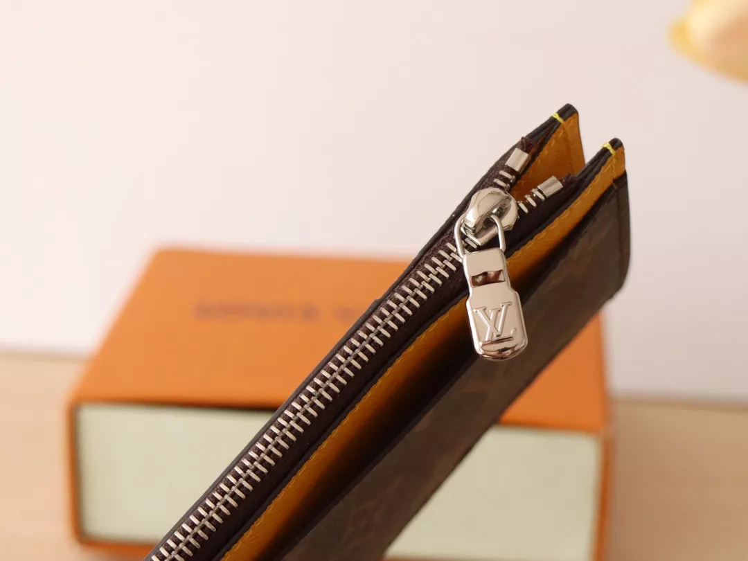 Breathable 7795 Louis Vuitton LV Card Case