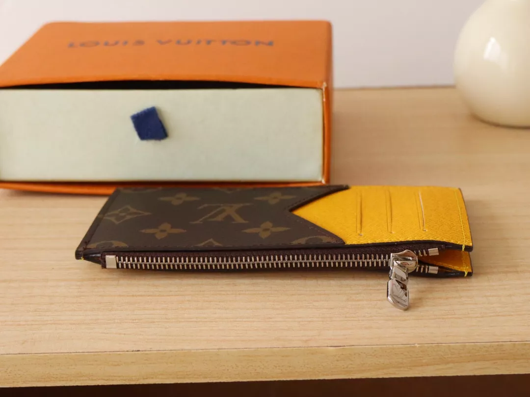 Breathable 7795 Louis Vuitton LV Card Case