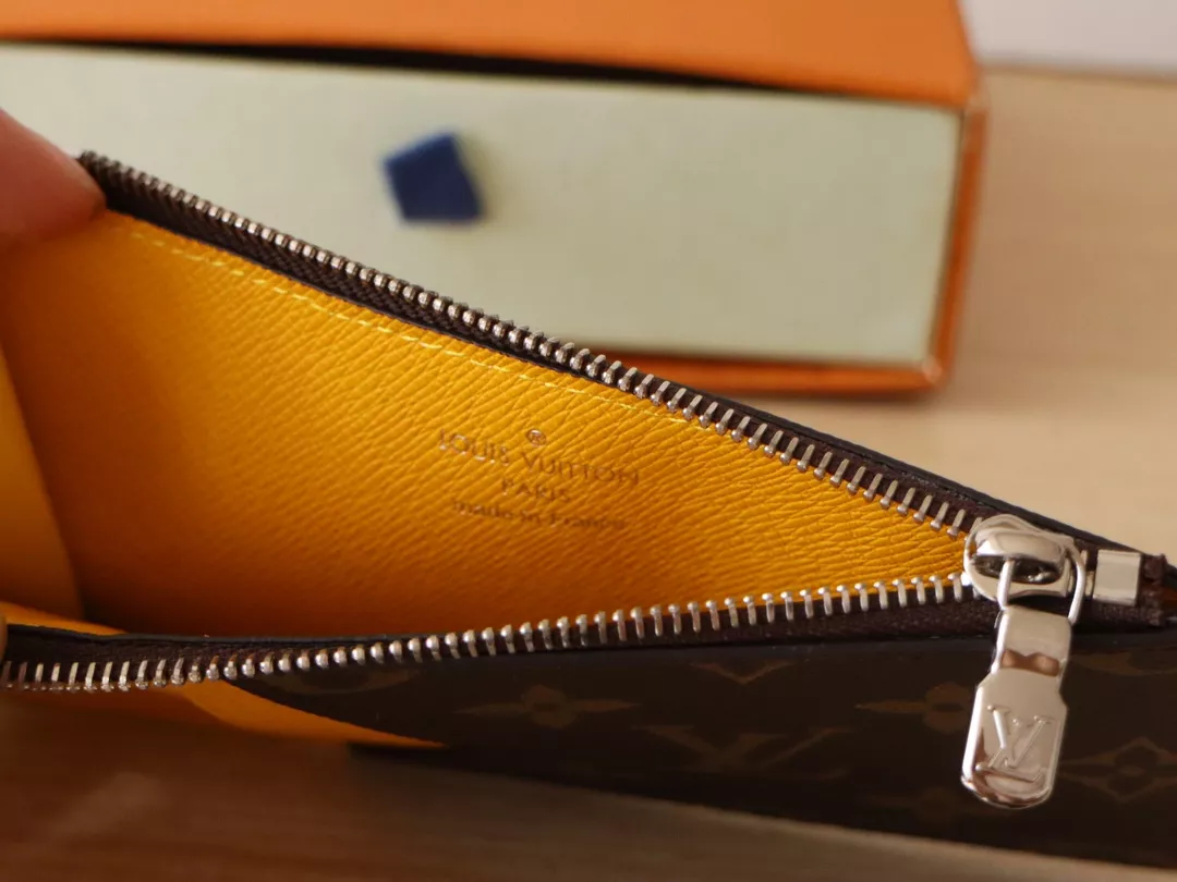 Breathable 7795 Louis Vuitton LV Card Case