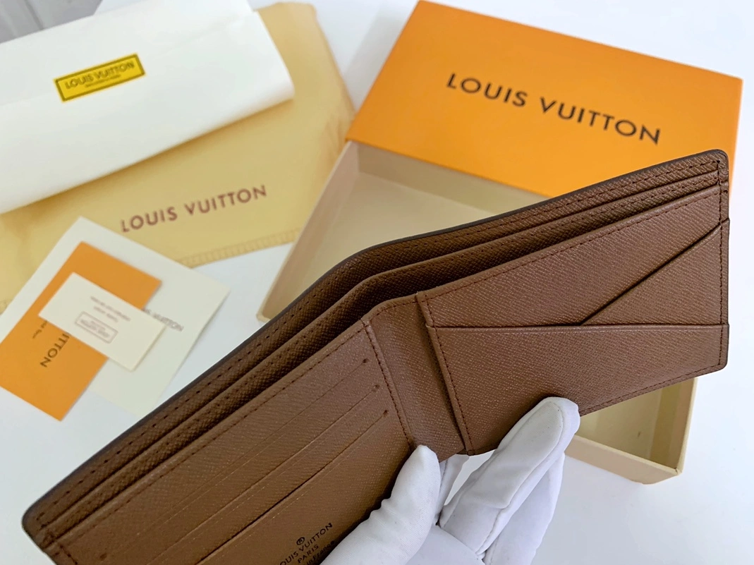 Breathable 8000 Louis Vuitton LV Wallets For Unisex