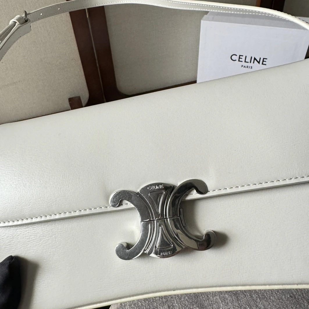 Breathable 8069 Celine AAA Quality Shoulder Bags For Women