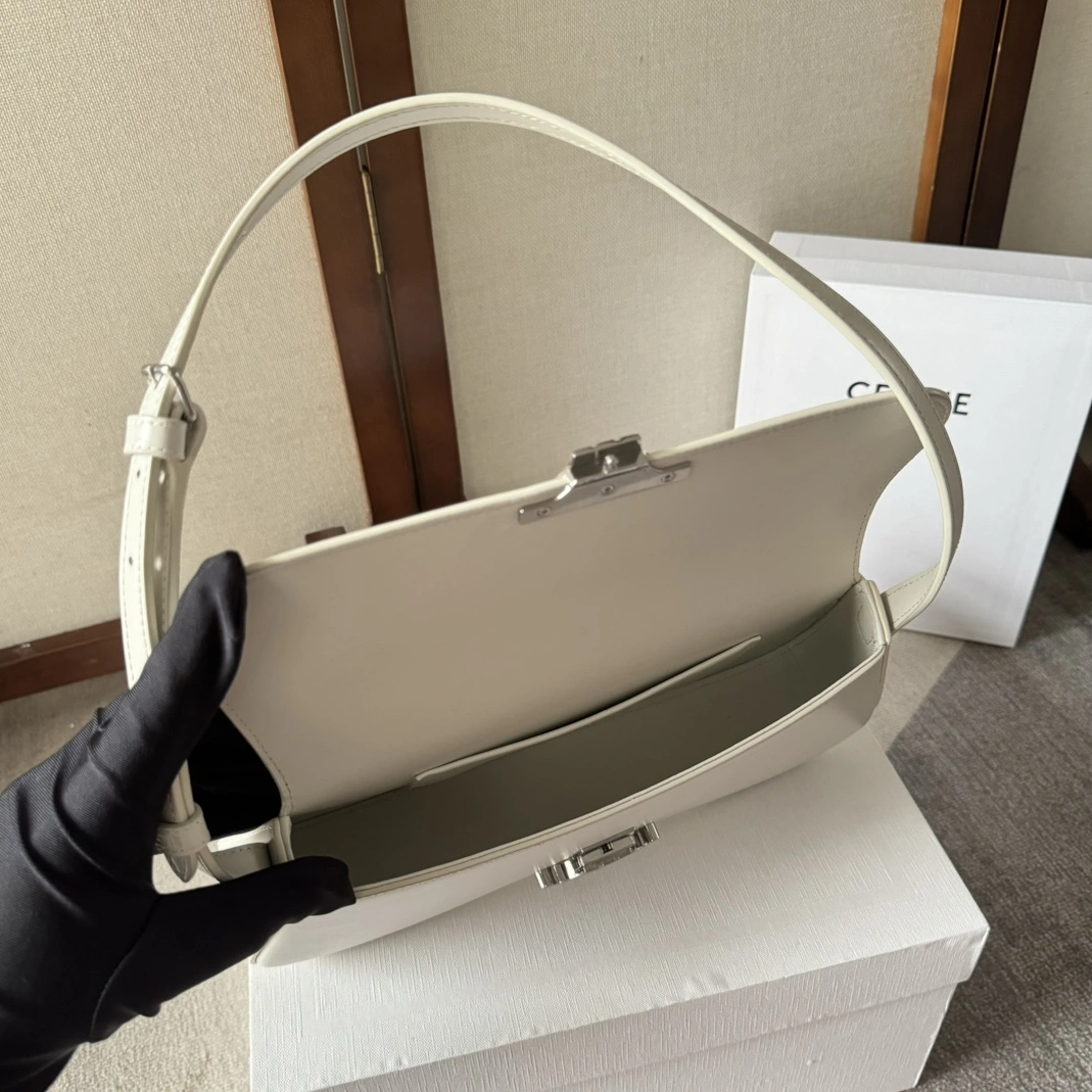 Breathable 8069 Celine AAA Quality Shoulder Bags For Women