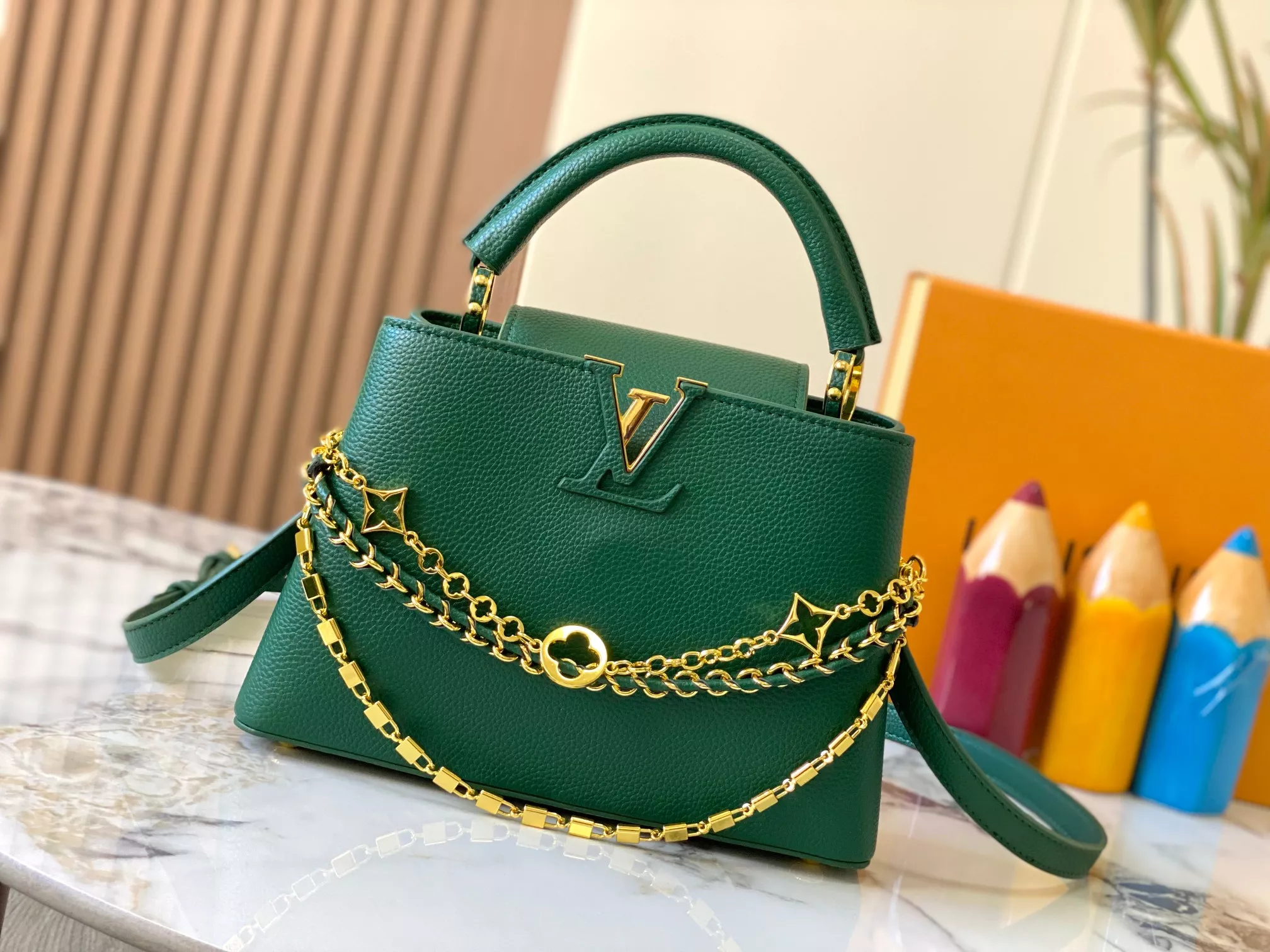 Breathable 8089 Louis Vuitton AAA Quality Messenger Bags For Women