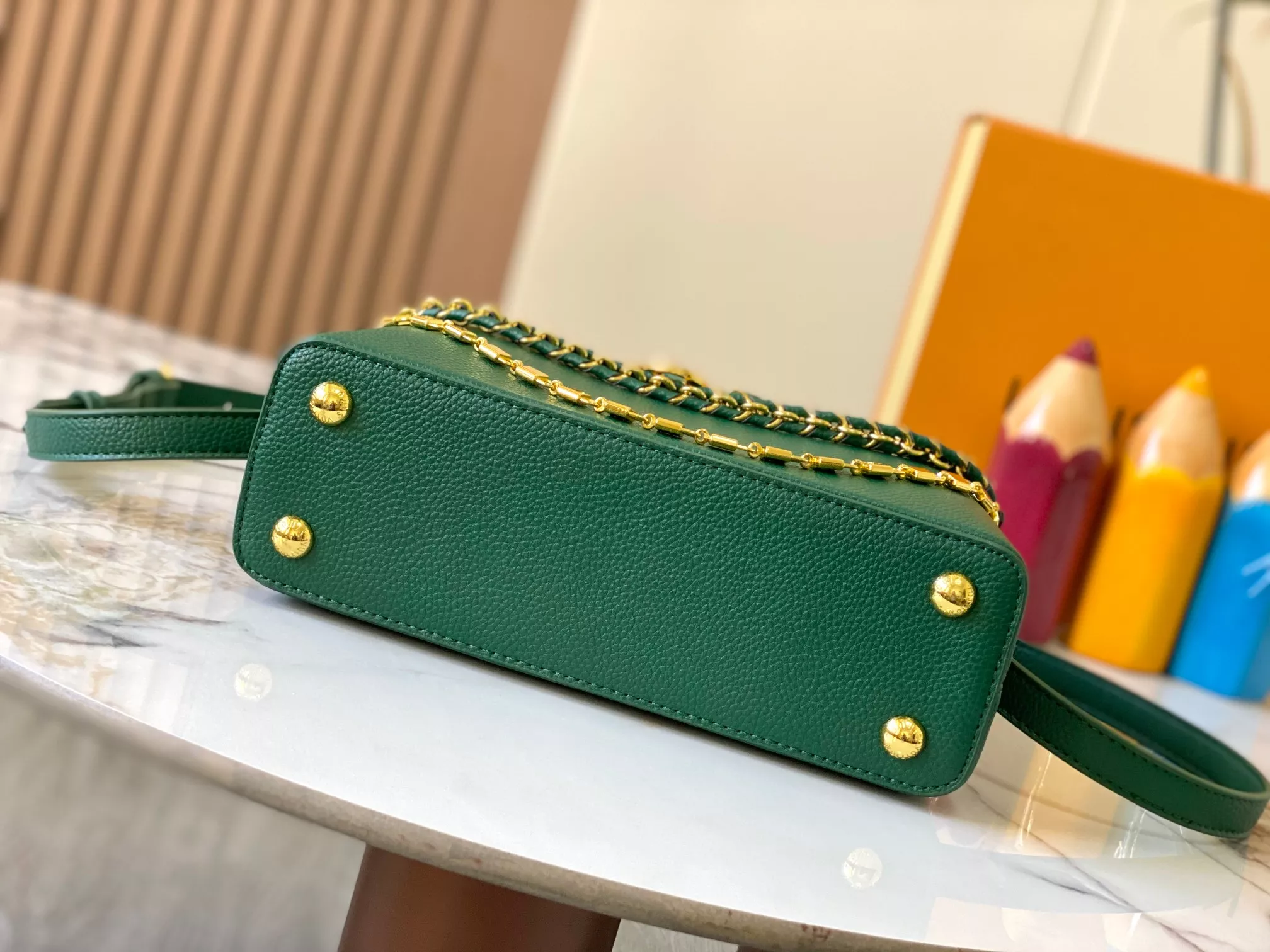 Breathable 8089 Louis Vuitton AAA Quality Messenger Bags For Women