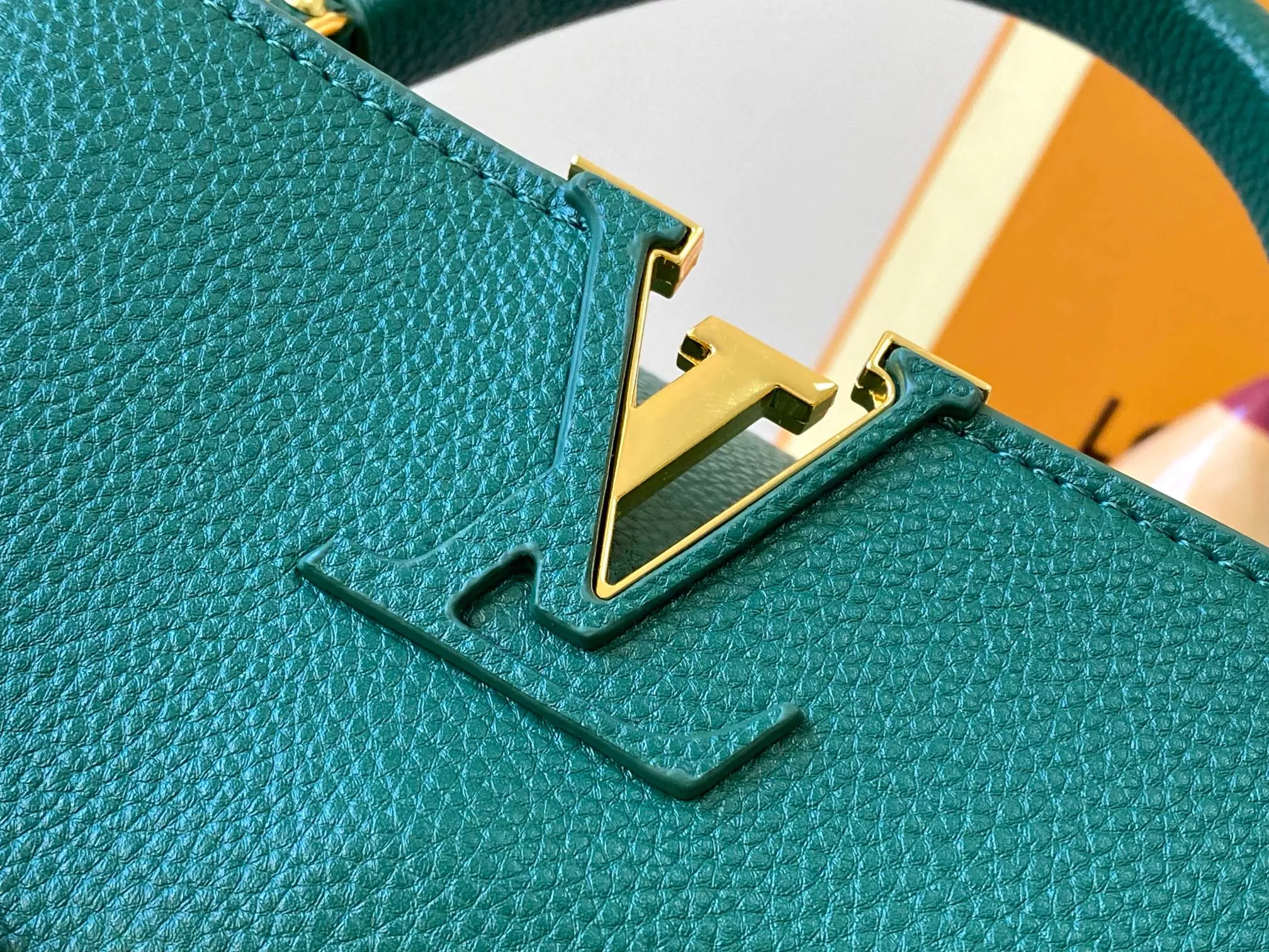 Breathable 8089 Louis Vuitton AAA Quality Messenger Bags For Women