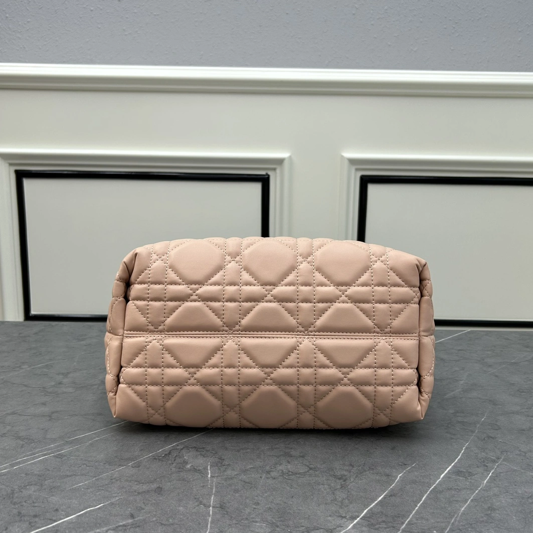 Breathable 8117 Christian Dior AAA Quality Handbags For Women