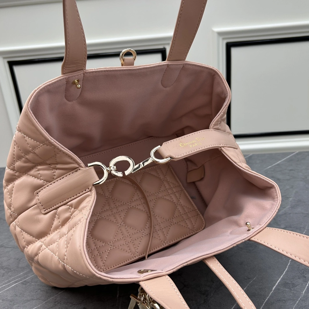 Breathable 8117 Christian Dior AAA Quality Handbags For Women