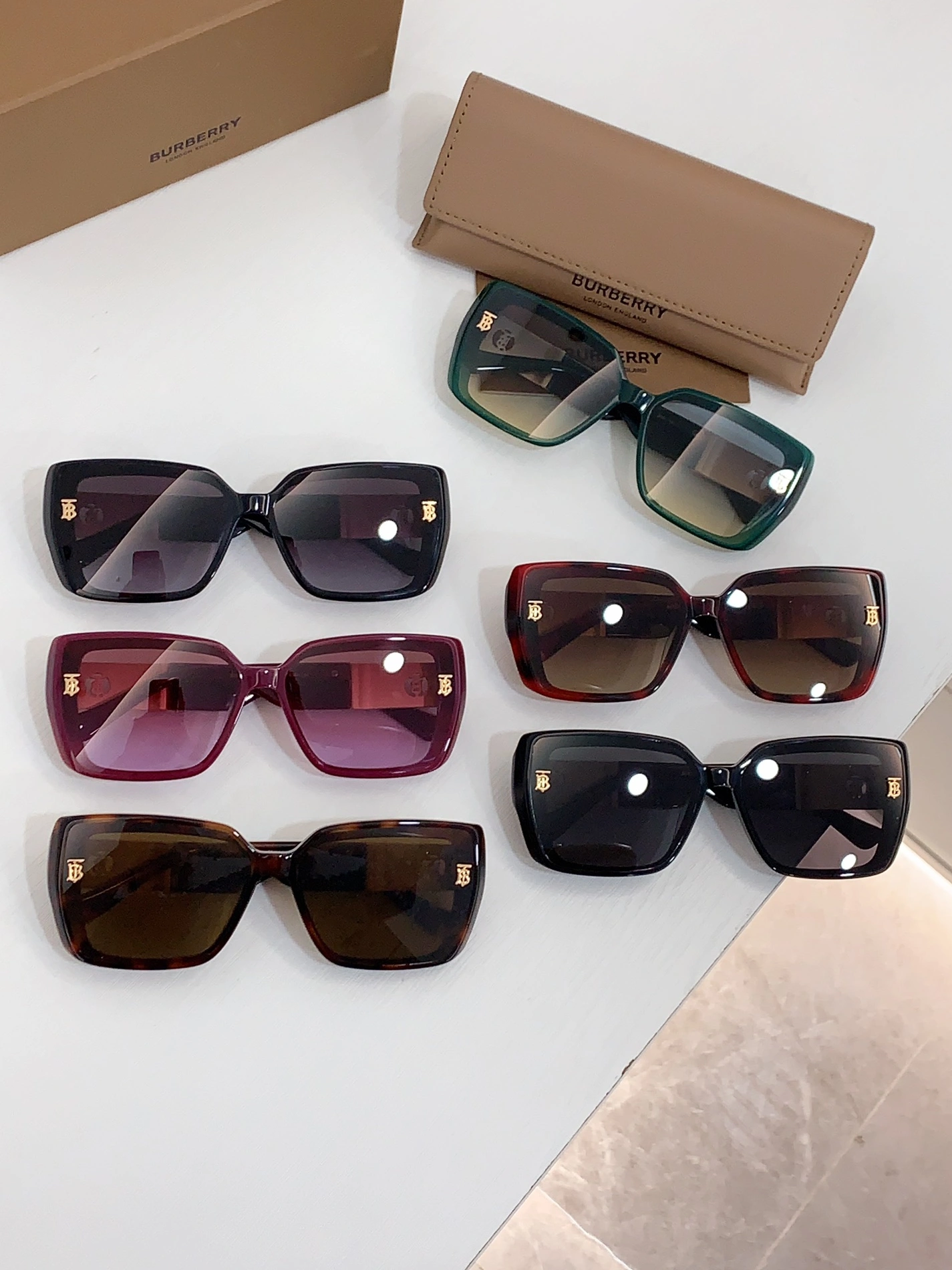 Breathable 8137 Burberry AAA Quality Sunglasses