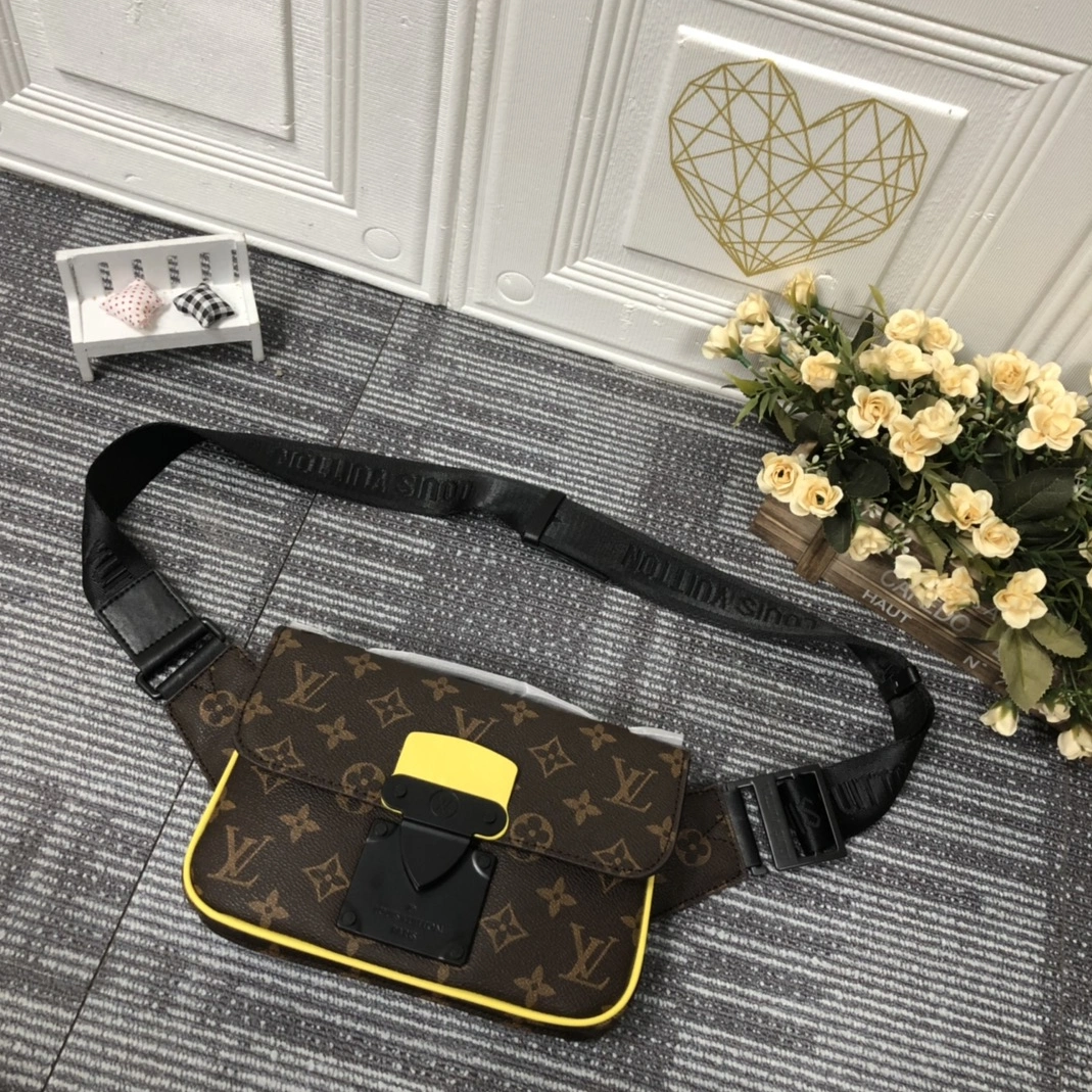 Breathable 8370 Louis Vuitton AAA Man Messenger Bags