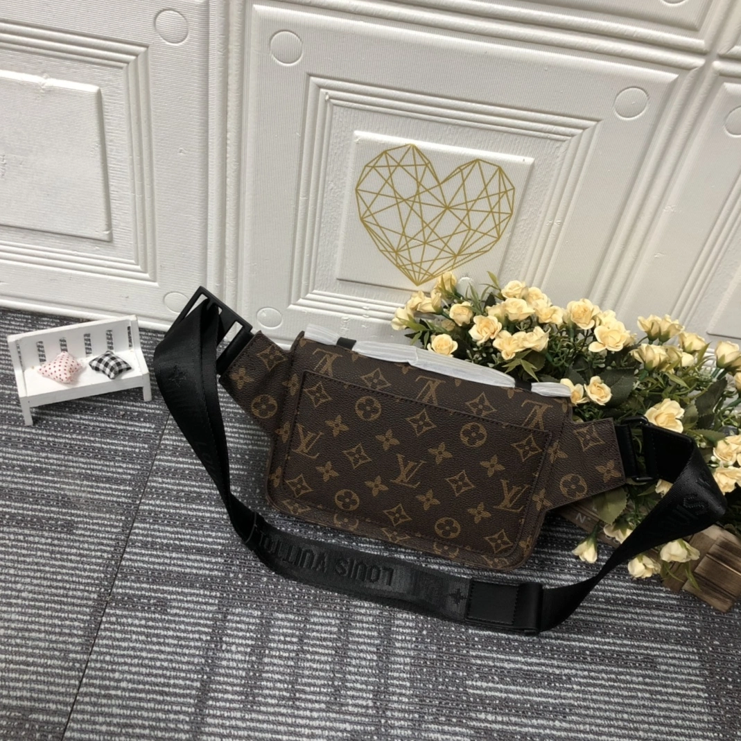Breathable 8370 Louis Vuitton AAA Man Messenger Bags