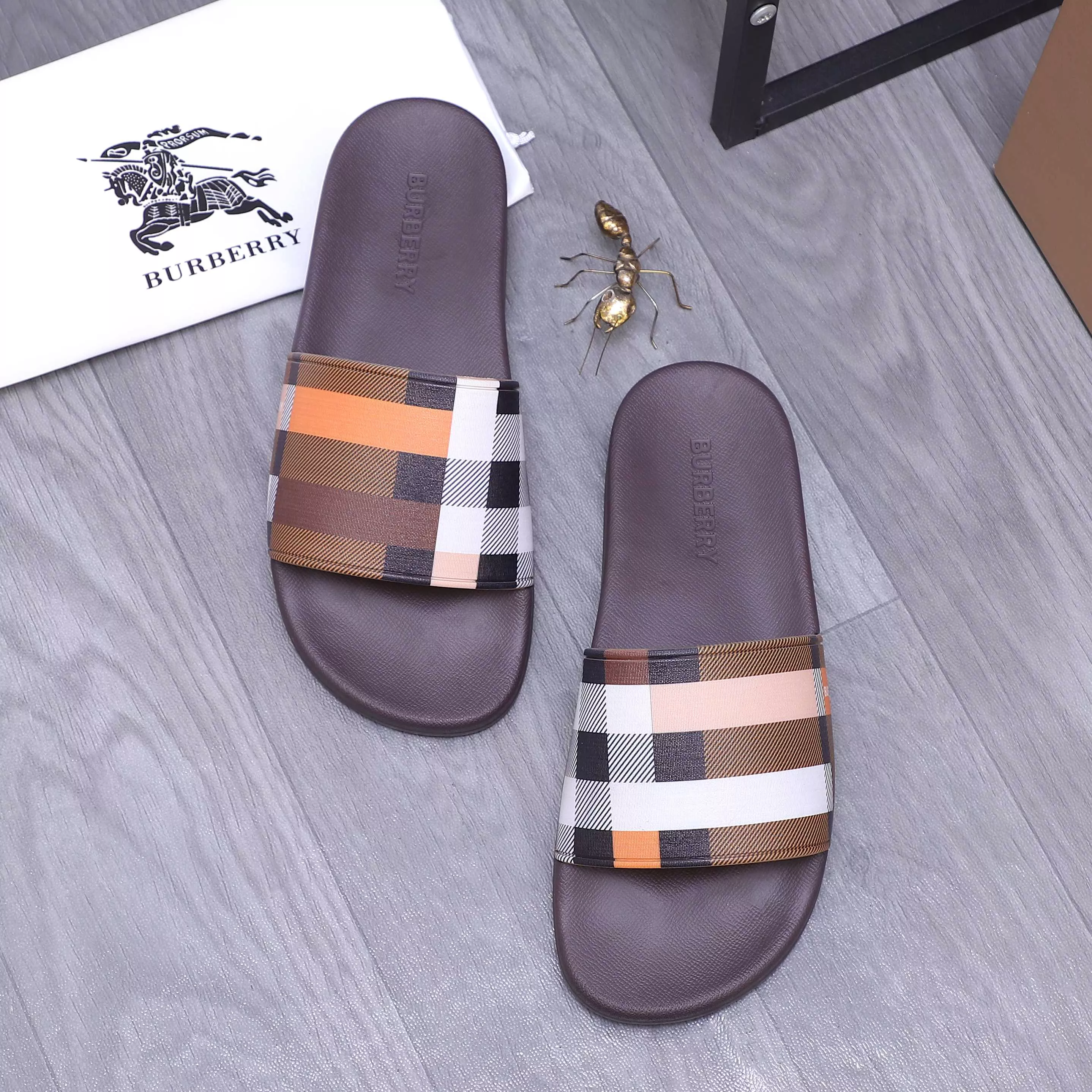 Breathable 8577 Burberry Slippers For Women
