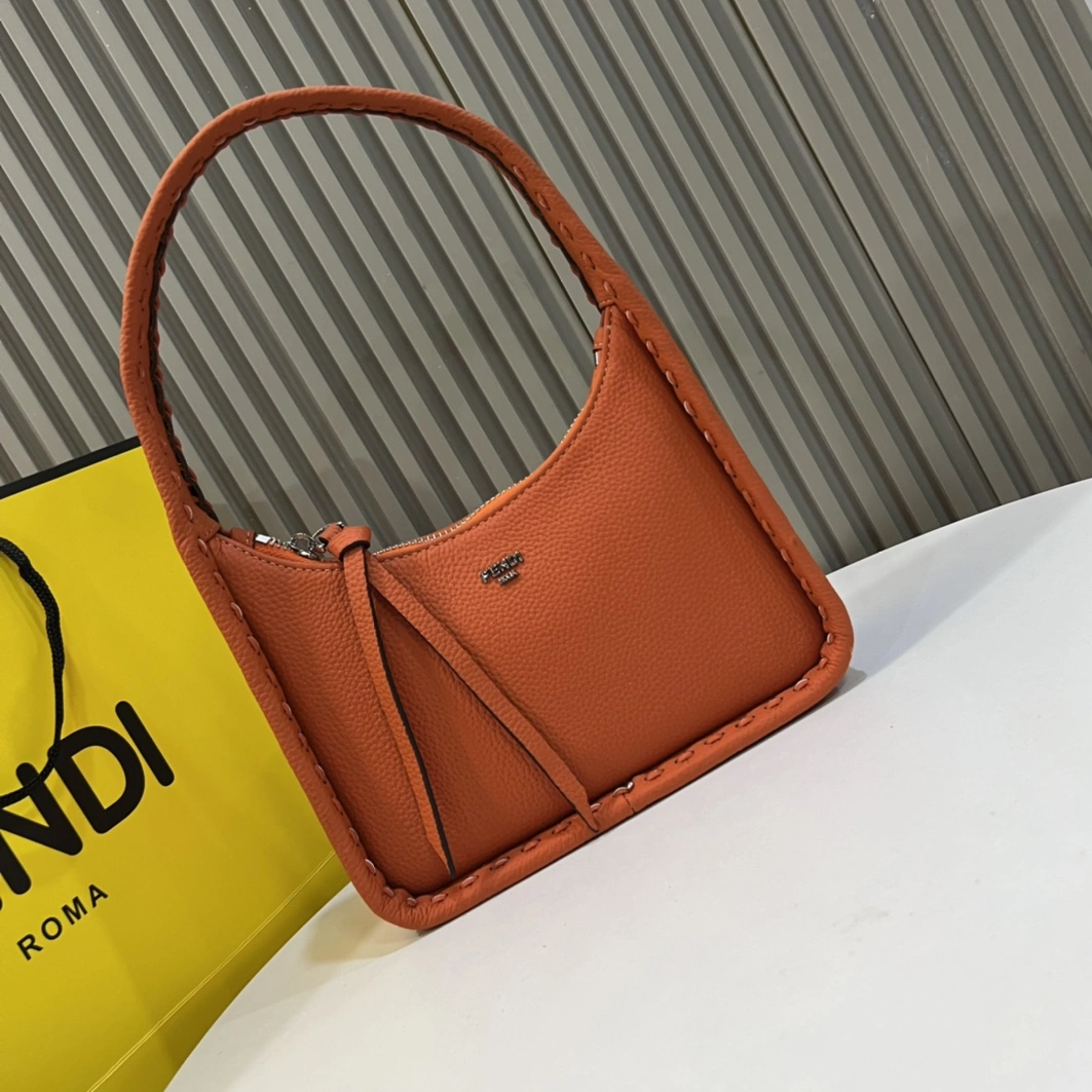 Breathable 8714 Fendi AAA Quality Handbags For Women