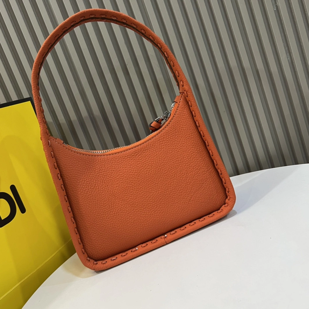 Breathable 8714 Fendi AAA Quality Handbags For Women