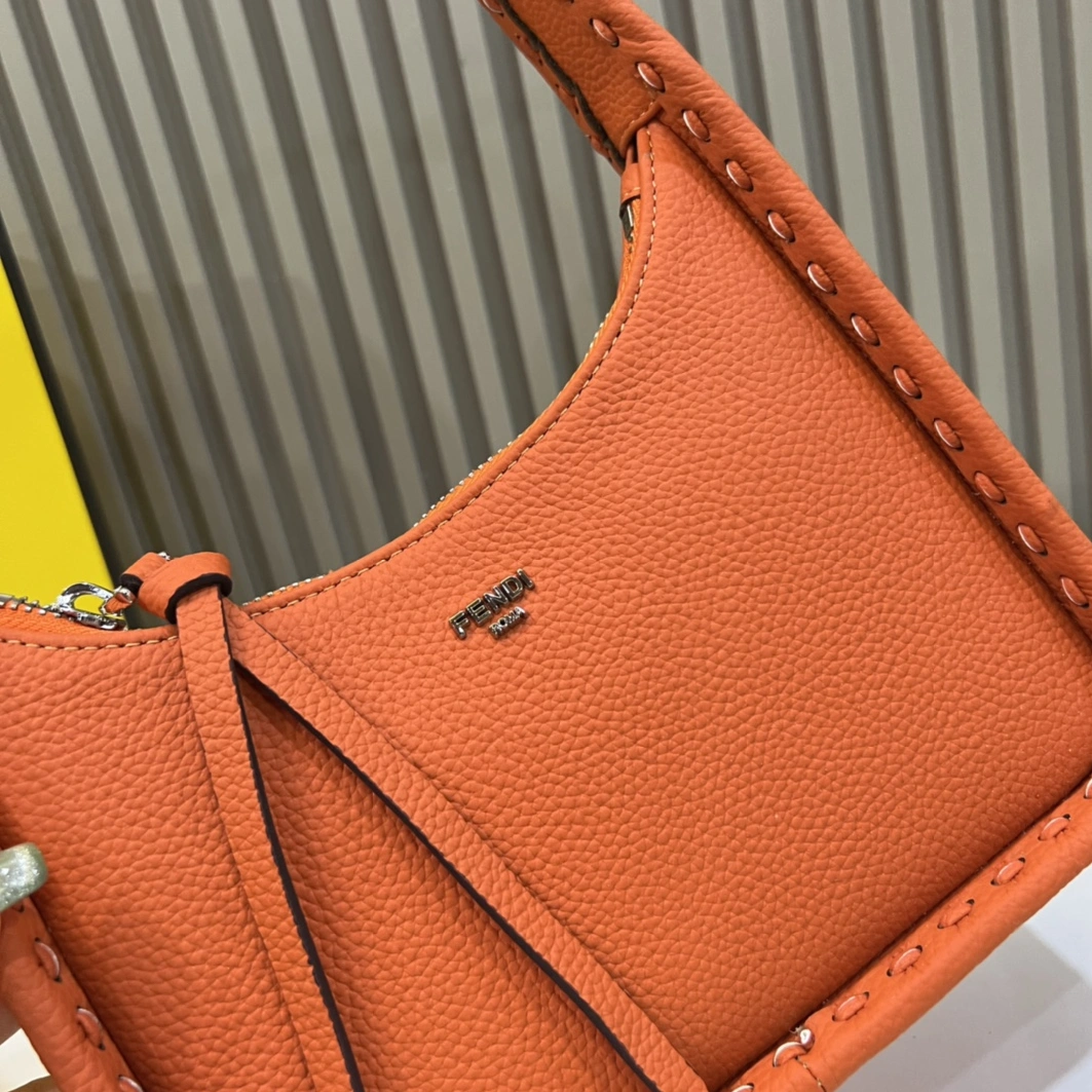Breathable 8714 Fendi AAA Quality Handbags For Women